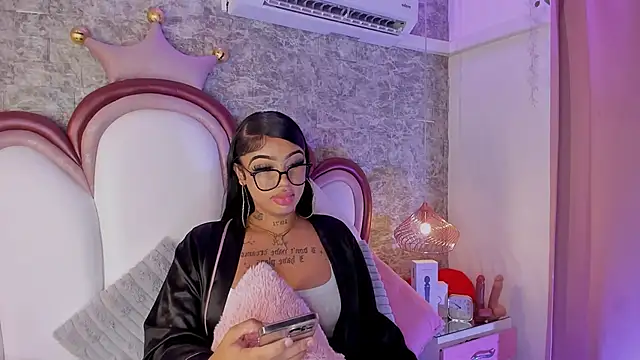 Chat XXX en directo de Mia_Jansen