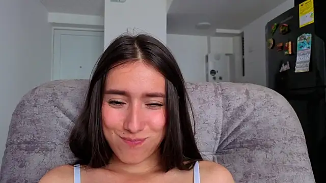 Chat XXX ao vivo de Adhara_Kitten