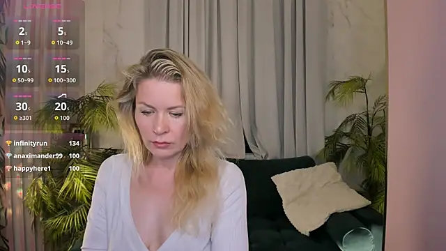 Julia_Giulia live XXX chat