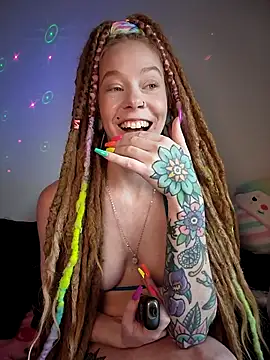 Pokazy przed kamerką – LucidLucy