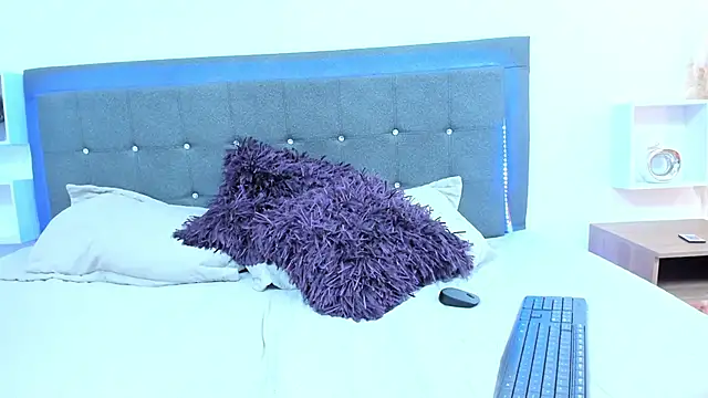 NatashaDiamond: онлайн-секс-чат