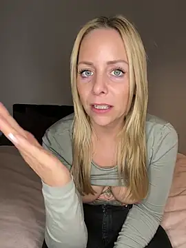 Вебкам-шоу emily-becker22