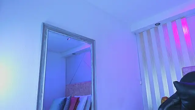 j_belle_'s Live XXX Chat