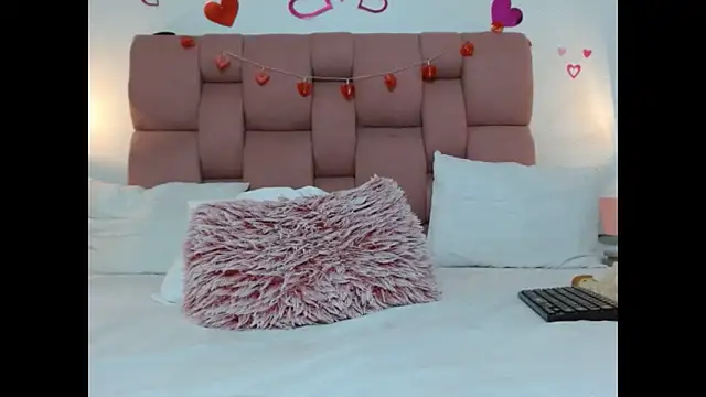 Keilafoxx18: онлайн-секс-чат