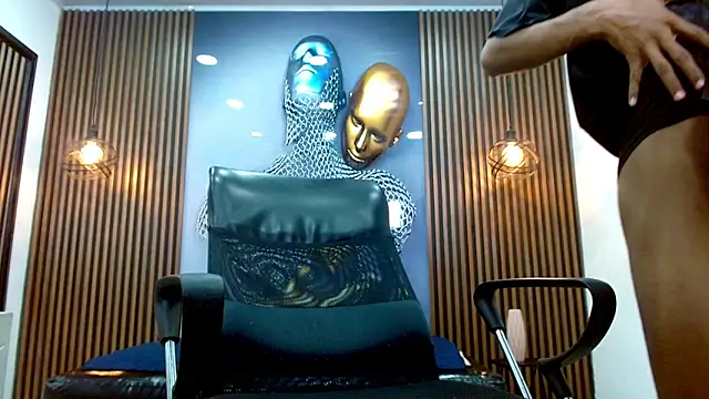 Ethan-Hunter Show in webcam