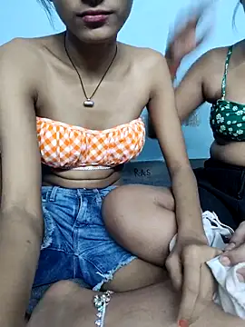 Virgin_Girlss Adlı Modelin Canlı XXX Sohbeti