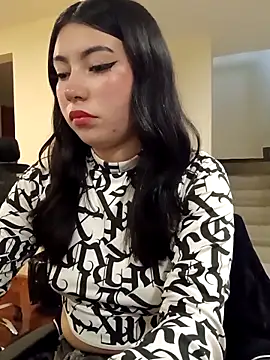 Chat XXX en directo de Emiily__Evans