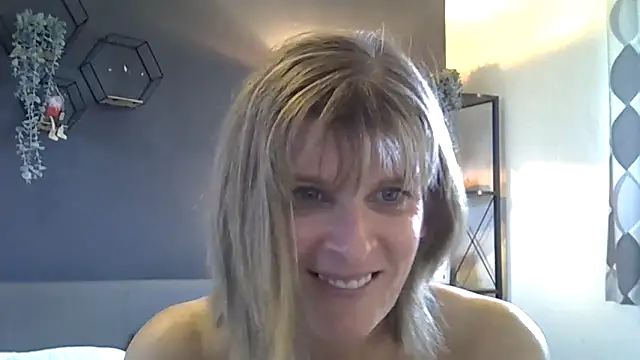 hannyj80 Adlı Modelin Canlı XXX Sohbeti