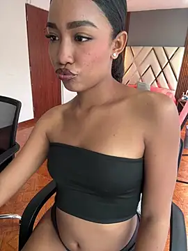 kali_rousse Show in webcam