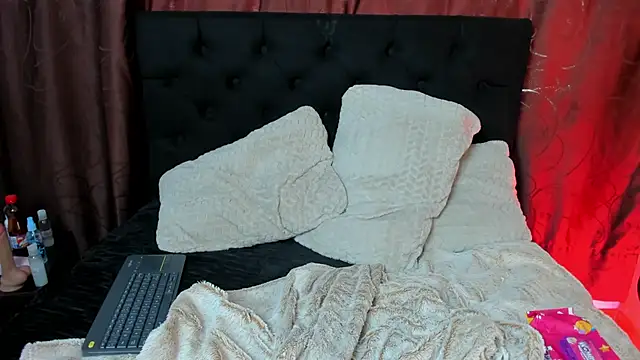 Kitty_Milk_nm Chat XXX in diretta