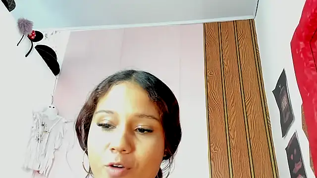 MarianaManzur Adlı Modelin Canlı XXX Sohbeti