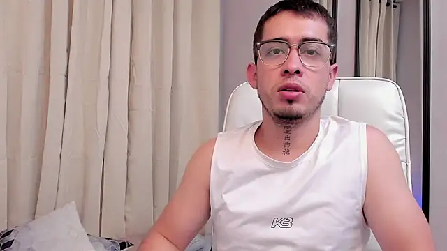 Tommas_Jhonson: вебкам-шоу