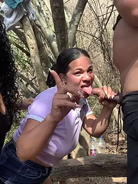 CurlyBitch Show in webcam