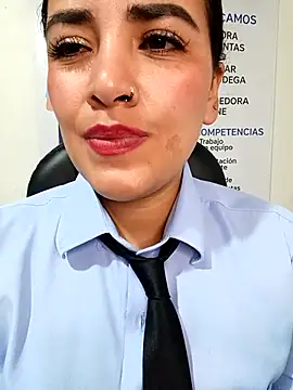 Chat +18 de MAYE__13 ao vivo