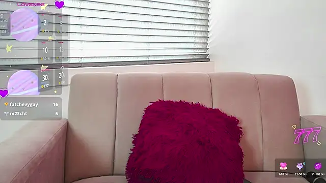 aurora_petitee: онлайн-секс-чат