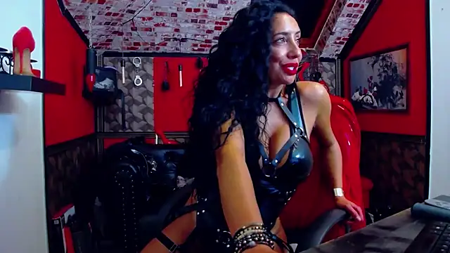 DommeBellatrix 即時 XXX 聊天