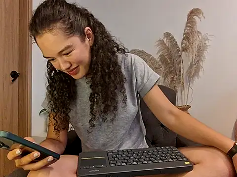 แชท XXX สดของ MiaRouseex