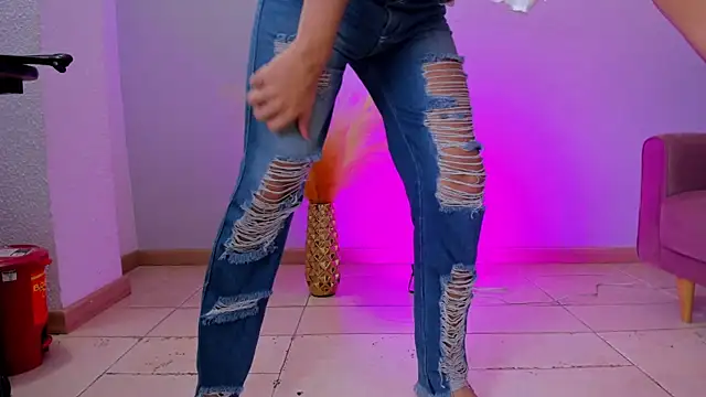 stefy_bratz Adlı Modelin Canlı XXX Sohbeti