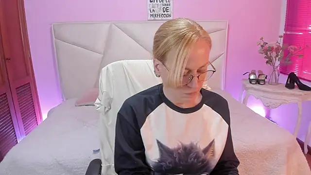 SammySanders Adlı Modelin Canlı XXX Sohbeti