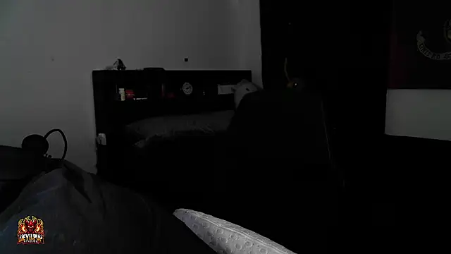 DevilPup75_ Chat XXX in diretta