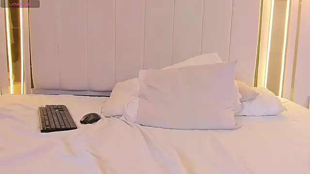 Živý XXX chat naughtyrose_vc