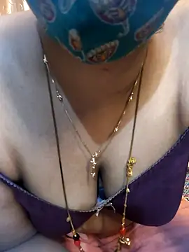 tuttifrutti17's Live XXX Chat