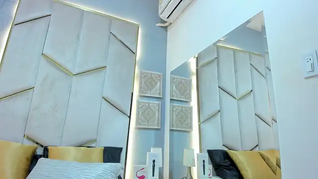 XXX chat uživo modela KarinaaCoxx