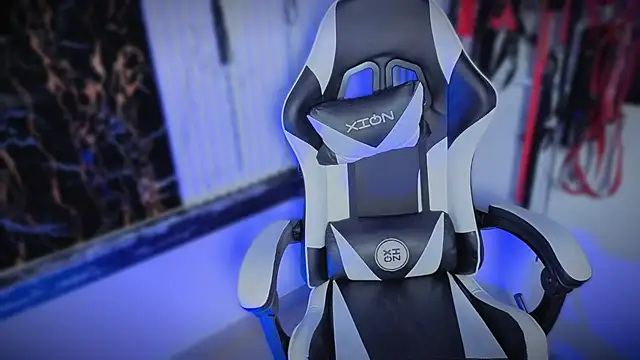 Guxplo_'s Webcam Show