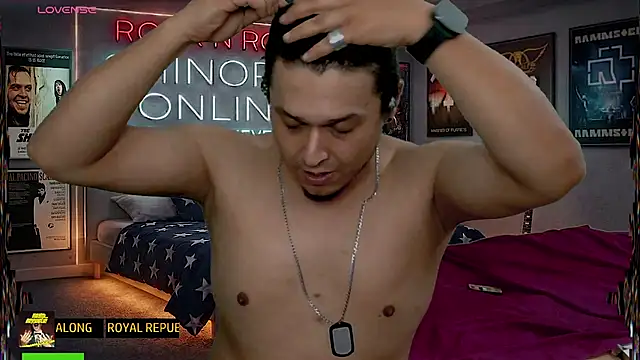 chino_roz Show in webcam