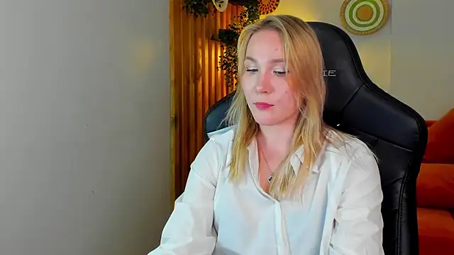 ElaraVoltage Chat XXX in diretta