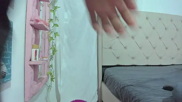 emi_henaon Live XXX chat