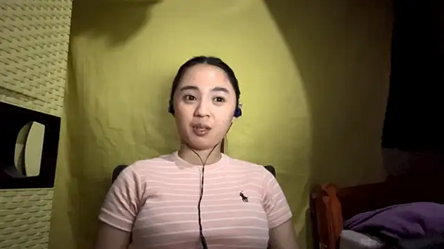 LenoraLacassagne Pertunjukan Webcam