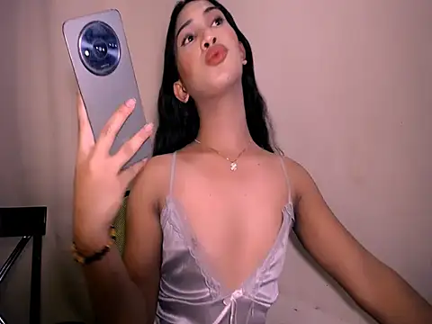 slutty_aki Pertunjukan Webcam