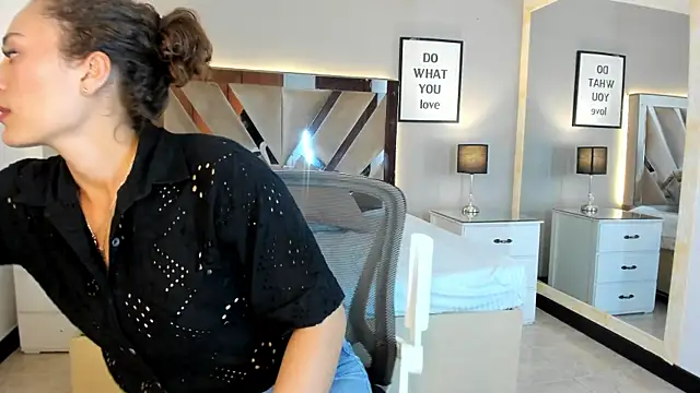 cellestehot: онлайн-секс-чат