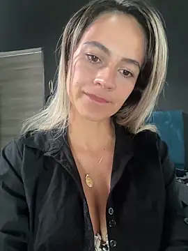 Онлайн чат XXX valentina_herrrera