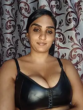Eroticindian07's Live XXX Chat