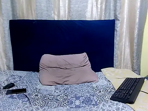 KinkyTrans23 即時 XXX 聊天