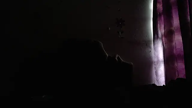 DannaTs1: διαδικτυακό σόου στην κάμερα