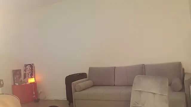 M1ssShyMira's Webcam Show