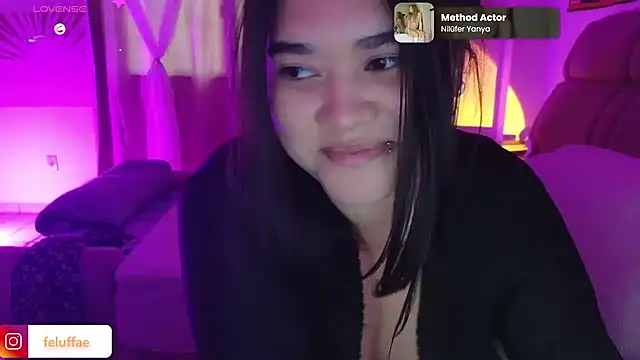 feluriana élő XXX-chatje