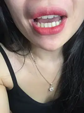 Lilyy_babyy 在線直播表演