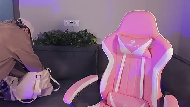 AdelAmber: онлайн-секс-чат