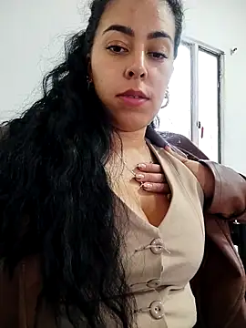 عرض كام Luianna