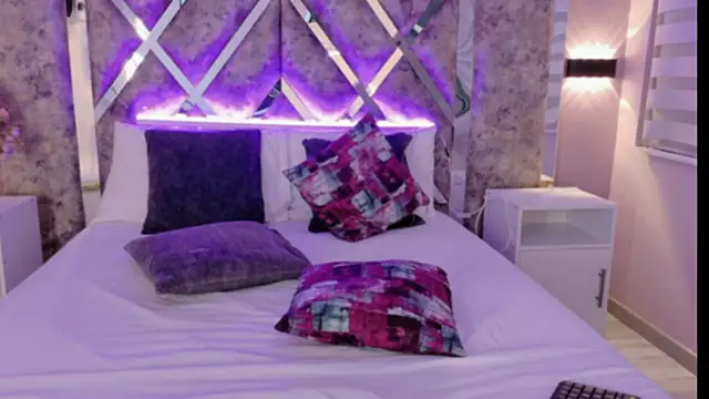 AmmyJones_'s Live XXX Chat