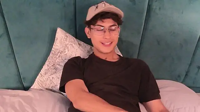 Aaron_Eze élő XXX-chatje