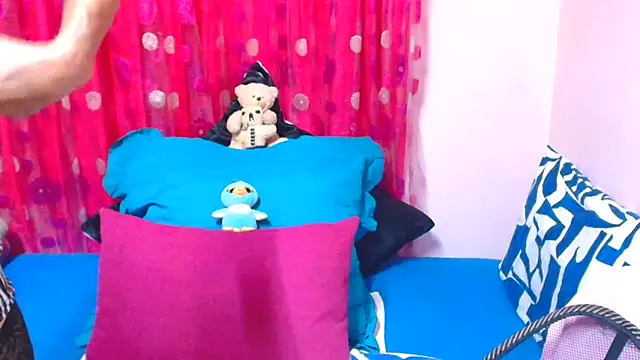 Онлайн чат XXX SLUTTYROXY