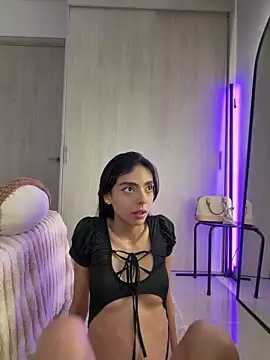 ZaraLuuvのライブXXXチャット