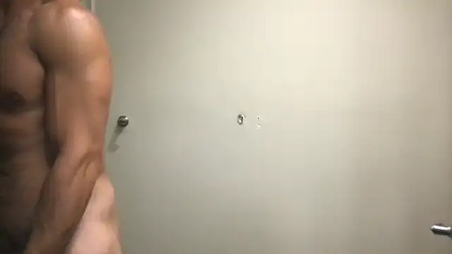 BigGuyMuscle élő XXX-chatje