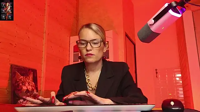 Lady_Shine Adlı Modelin Canlı XXX Sohbeti