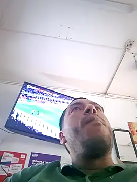 mago_vive: διαδικτυακό σόου στην κάμερα